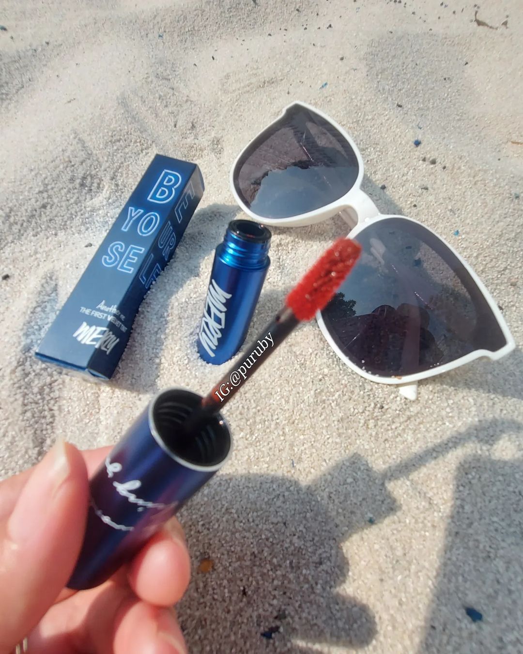 Thỏi son Merzy được đánh giá 5 sao từ hội gái xinh, giá dưới 200k, màu sắc nổi bật, bền màu trong 6 tiếng. Thay đổi màu son giúp nâng tầm phong cách, thích hợp cho dịp Valentine.