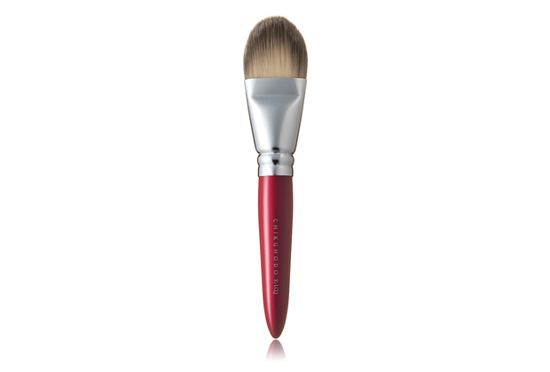 Cọ trang điểm Chikuhodo với thiết kế tinh tế, nổi bật, cùng sợi lông mềm mại, lý tưởng cho các cô nàng yêu thích làm đẹp. Sự lựa chọn hoàn hảo với khả năng giữ phấn và lên màu chuẩn.