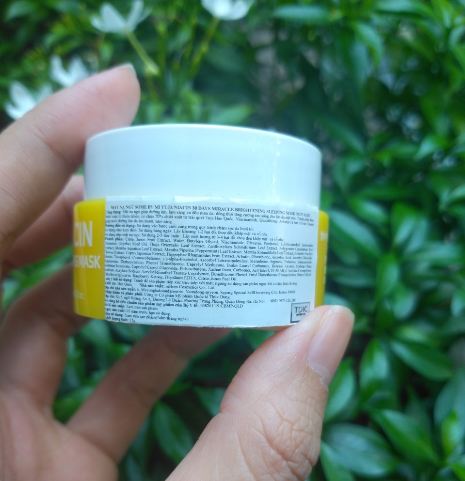 Review mặt nạ ngủ Some By Mi: Da sáng là có thật nhưng điểm “ăn tiền” nhất là khả năng dưỡng trắng hiệu quả từ Niacinamide. Mặt nạ ngủ dưỡng trắng Some By Mi đang thu hút sự chú ý của nhiều tín đồ mỹ phẩm. Tìm hiểu ngay giá cả và khả năng mang lại bất ngờ!
