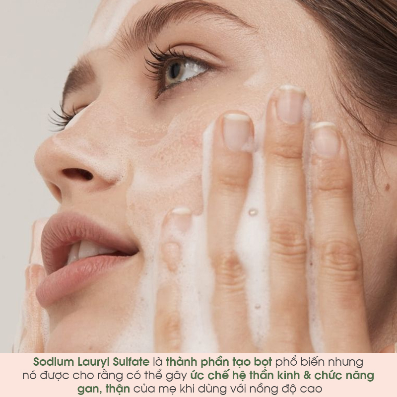 Sodium Lauryl Sulfate là thành phần tạo bọt phổ biến nhưng có thể gây ức chế hệ thần kinh & chức năng gan, thận của mẹ khi dùng với nồng độ cao. Mẹ bầu nên tránh các thành phần mỹ phẩm không an toàn cho phụ nữ mang thai.