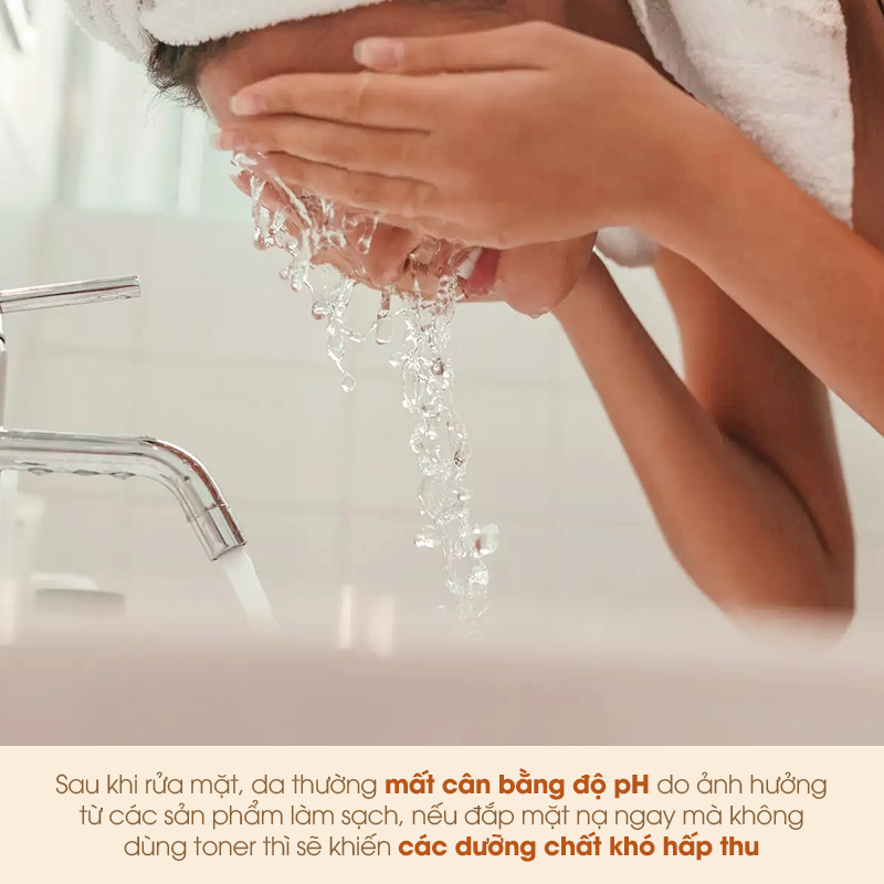 Sau khi rửa mặt, da thường mất cân bằng độ pH do ảnh hưởng từ các sản phẩm làm sạch. Lưu ý khi đắp mặt nạ, nếu không dùng toner thì sẽ khiến các dưỡng chất khó hấp thu.