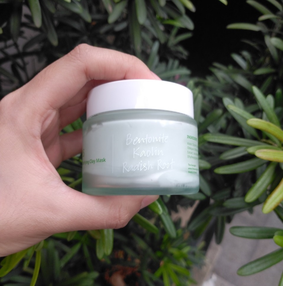 Mặt nạ đất sét The Auragins Sulcharia Deep Pore Clarifying Clay Mask giúp làm sạch mụn đầu đen lâu năm, rất phù hợp cho da dầu mụn. Đây là review mỹ phẩm tươi mới từ trải nghiệm chỉ sau một lần sử dụng.