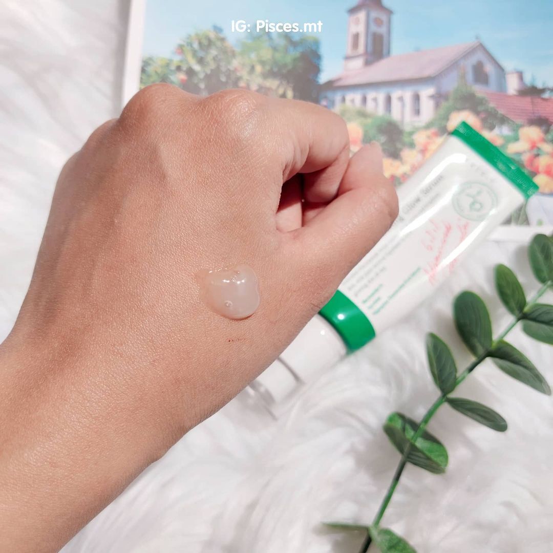 Xem chi tiết review mỹ phẩm sản phẩm trị thâm AXIS-Y Dark Spot Correcting Glow Serum. Tinh chất chấm mụn AXIS-Y giúp làm mờ thâm sau mụn hiệu quả chỉ sau 1 tháng sử dụng. Tìm hiểu tại sao sản phẩm này lại được ưa chuộng.