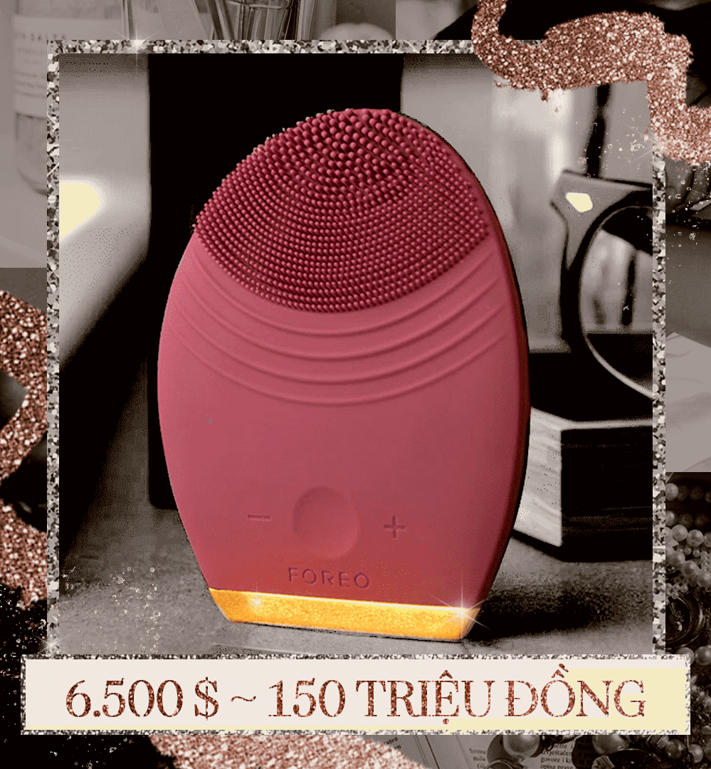 Giá của máy rửa mặt FOREO lên đến 6.500 $, tương đương 150 triệu đồng, minh chứng cho sự chi tiêu xa xỉ của giới siêu giàu cho mỹ phẩm cao cấp. Điều này cho thấy những thỏi son đắt nhất thế giới và nước hoa đắt nhất thế giới không phải chỉ để làm đẹp, mà là biểu tượng của đẳng cấp.
