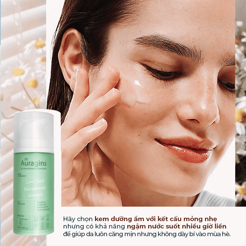 Khám phá xu hướng trang điểm "Cloud Skin" trong 2022 với 4 bước sở hữu làn da đám mây. Không chỉ đẹp, phong cách này còn giúp phái đẹp tự tin dưới ánh nắng hè, chụp hình sống ảo xinh lung linh.