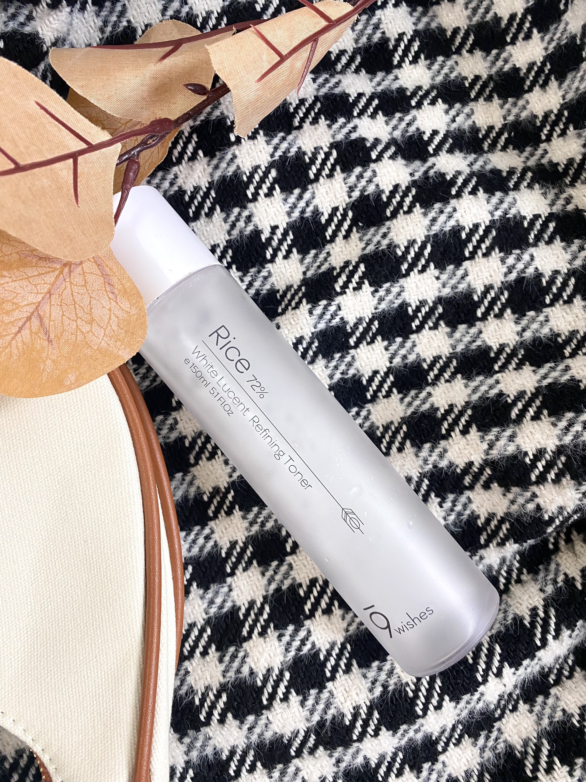 Toner 9Wishes với 72% chiết xuất gạo giúp cấp ẩm vượt trội cho da khô và thường, hỗ trợ cân bằng và làm dịu da. Sản phẩm đáng thử cho những ai yêu thích dưỡng da tự nhiên.