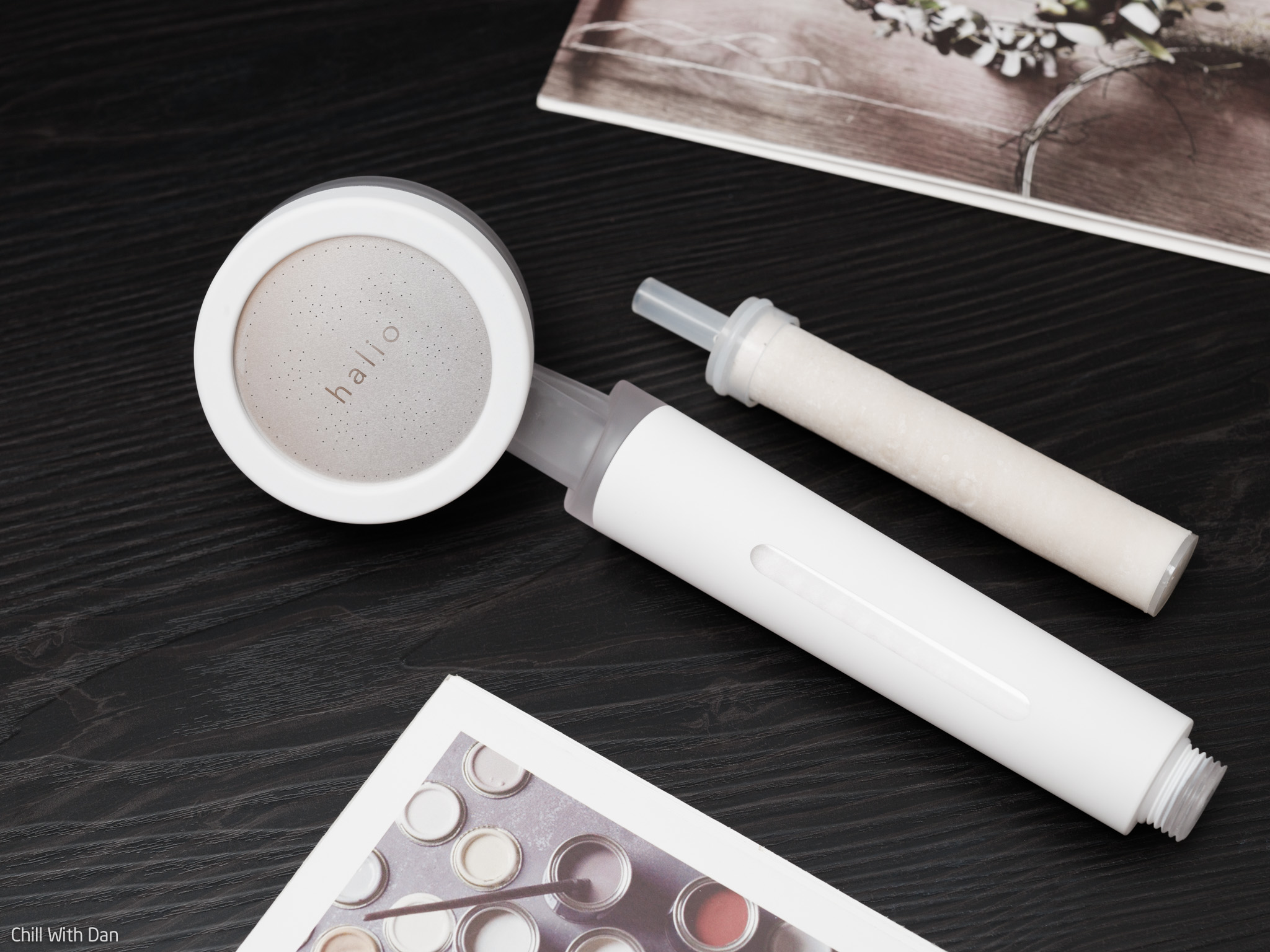 Vòi sen Halio Beautifying với thiết kế hiện đại và bộ lọc nước, đem lại trải nghiệm tắm sạch sẽ và dễ chịu. Bài viết chia sẻ review mỹ phẩm, lợi ích của vòi sen Halio trong việc khử clo và cải thiện tình trạng da.