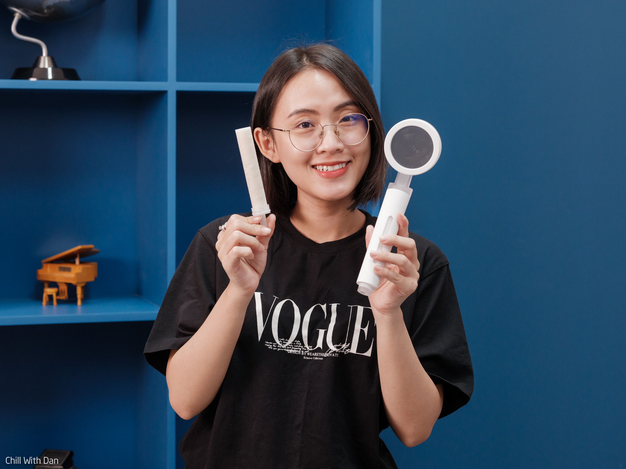Cô nàng Youtuber Đan Anh chia sẻ trải nghiệm sau 1 tuần sử dụng vòi sen Halio Beautifying Shower Head, dễ tháo lắp, lọc cặn bẩn, cải thiện tình trạng da đầu và mụn lưng. Xem thêm trong review mỹ phẩm và video trên tay sản phẩm.