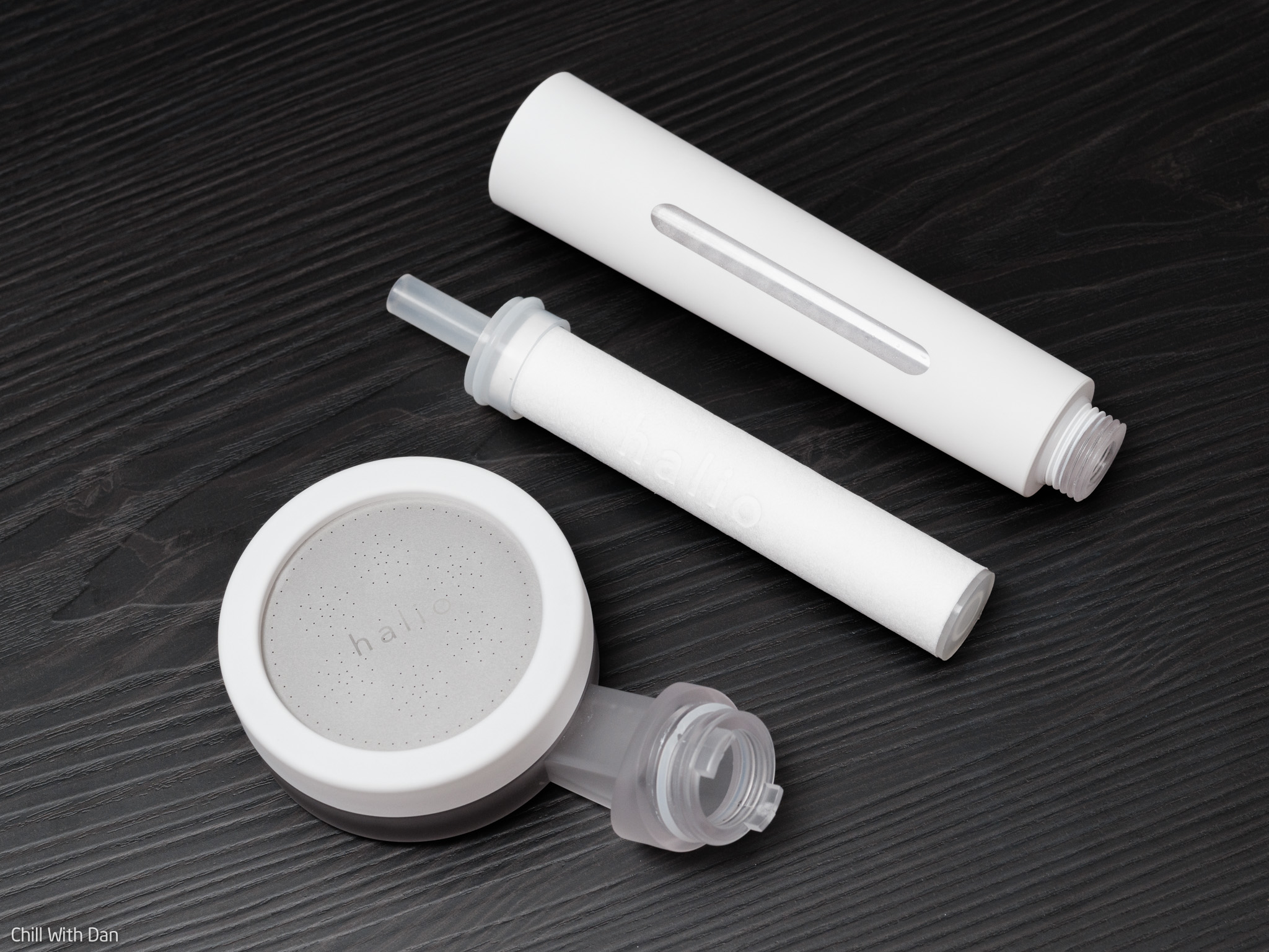Vòi sen Halio Beautifying Shower Head, sản phẩm được review mỹ phẩm, với khả năng khử clo và lọc nước, giúp cải thiện tình trạng da, dễ dàng lắp đặt và sử dụng. Youtuber Đan Anh chia sẻ trải nghiệm sau một tuần.