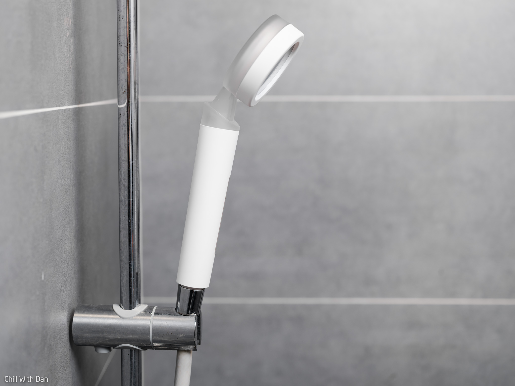 Đánh giá vòi sen Halio Beautifying Shower Head sau một tuần sử dụng. Dễ tháo lắp, lọc cặn bẩn, cải thiện tình trạng nấm da đầu, mụn lưng, dị ứng da. Tham khảo video và trải nghiệm sản phẩm.