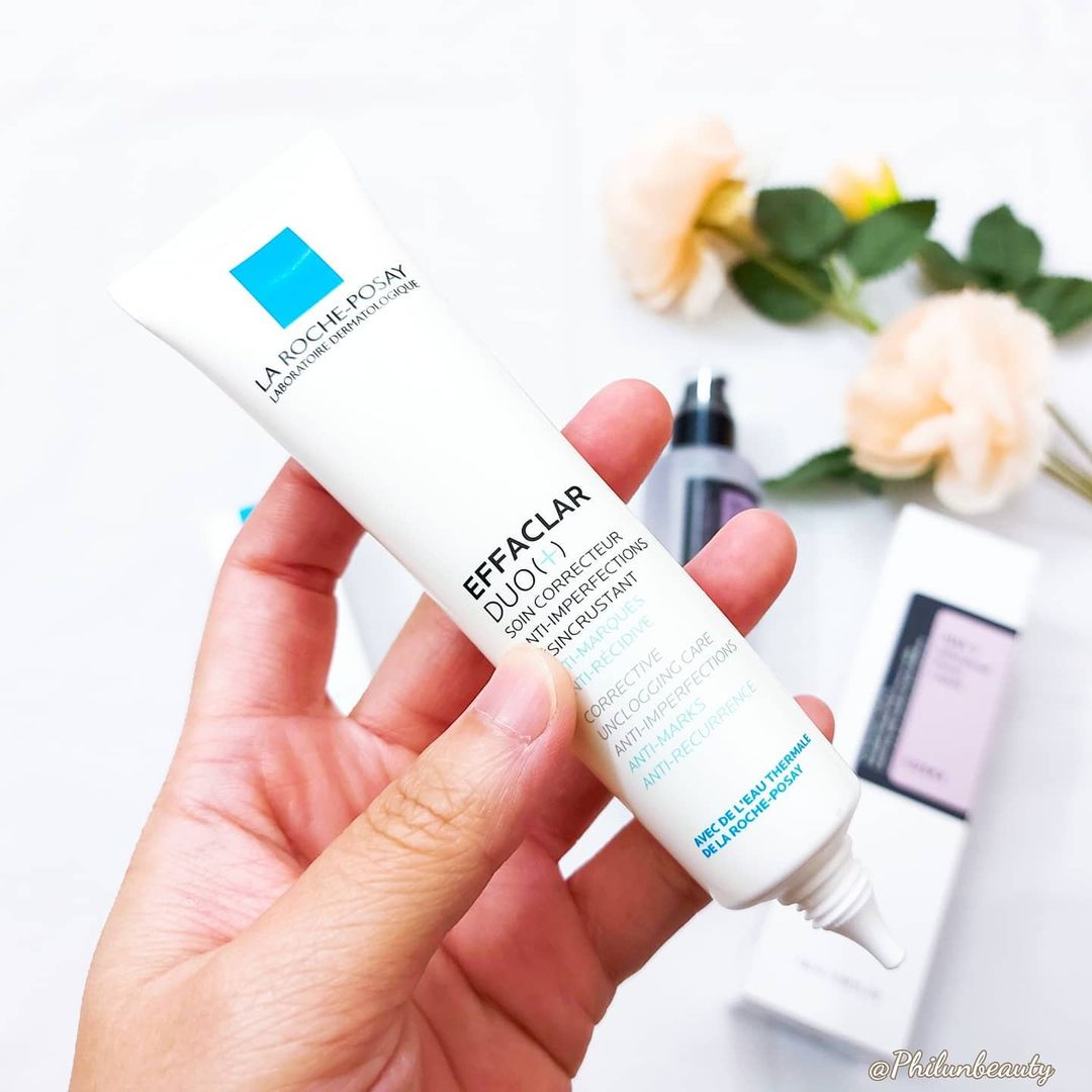 Chiếc kem trị mụn La Roche Posay Effaclar Duo+ được kiểm nghiệm thực tế trong bài viết, hứa hẹn giúp mụn giảm sưng, nhanh khô và mờ thâm hiệu quả. Khám phá công dụng của sản phẩm và lý do tại sao nó nhận được nhiều đánh giá tích cực từ người dùng.