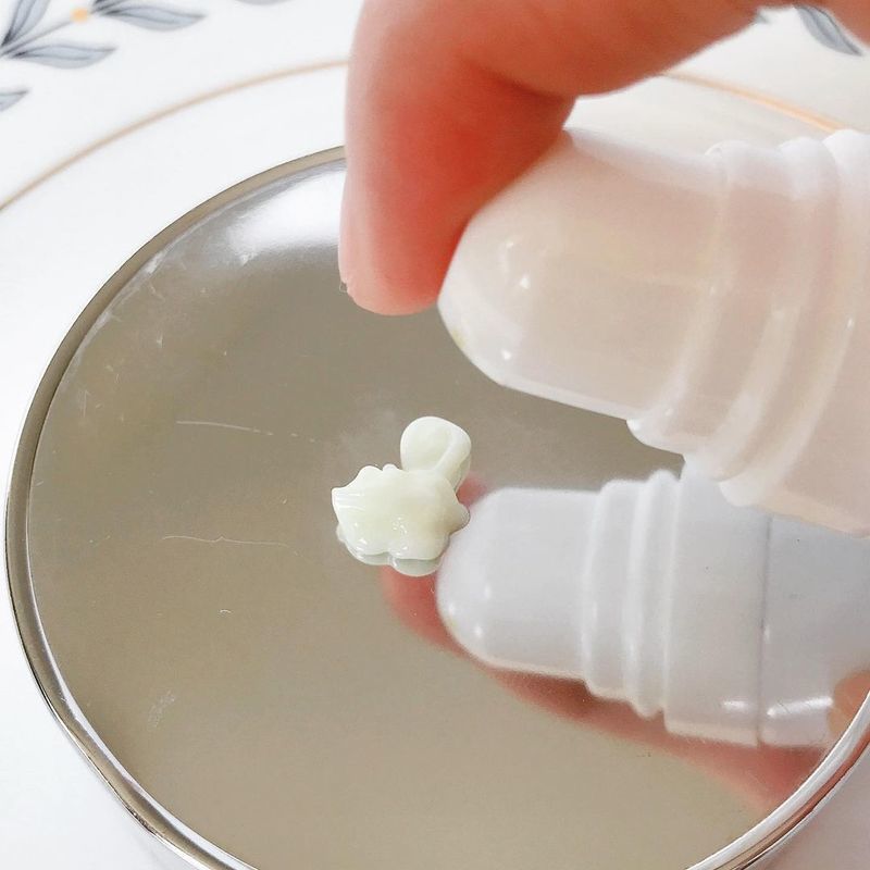 Lo sợ da bong tróc khi dùng Retinol, ai ngờ cô nàng nhận cái kết ngoài mong đợi. Bài viết phân tích sản phẩm Obagi 360 Retinol và trải nghiệm thực tế với da nhạy cảm. Cùng tìm hiểu lý do tại sao nên thử Retinol, và lưu ý khi sử dụng để có kết quả tốt nhất.
