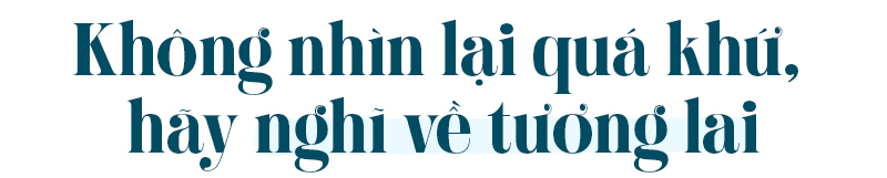 "Không nhìn lại quá khứ, hãy nghĩ về tương lai" - Một khuyến khích cho phụ nữ vượt qua trầm cảm sau ly hôn, vực dậy tinh thần và chữa lành bản thân hậu tan vỡ.