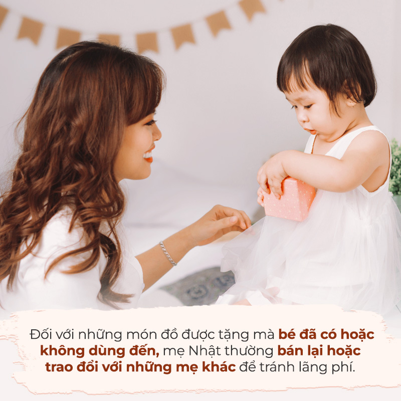Mẹ Nhật chia sẻ mẹo tiết kiệm khi nuôi con thông qua việc trao đổi đồ dùng, giúp tiết kiệm chi tiêu, đảm bảo chất lượng sống cho bé, từ đó duy trì thói quen tiết kiệm trong gia đình.