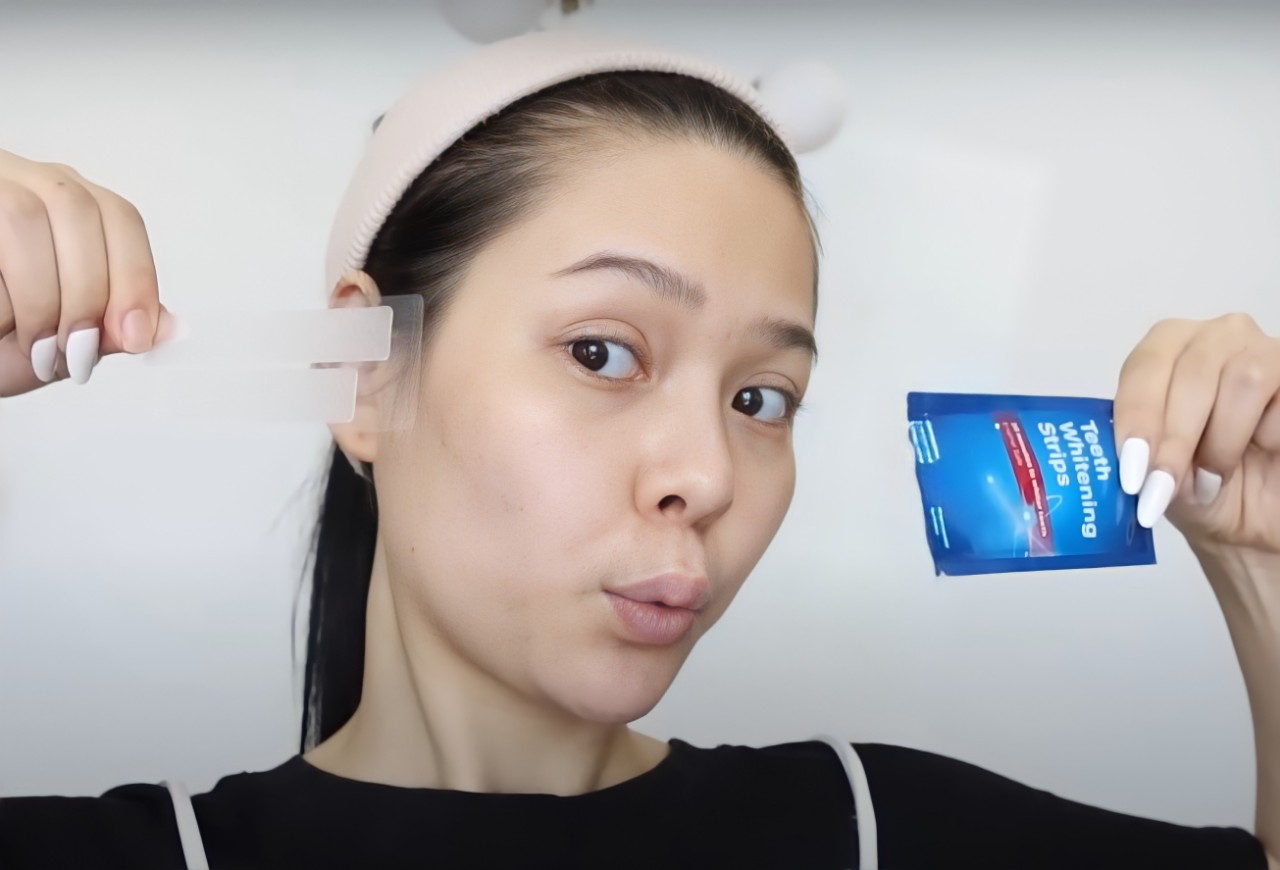 Linh Tiêu giới thiệu miếng dán trắng răng Halio trong video mới. Cô chia sẻ trải nghiệm và cảm nhận sau 7 ngày sử dụng, nhấn mạnh tầm quan trọng của việc tẩy trắng răng để sở hữu nụ cười rạng rỡ. Bài viết cũng khám phá những lợi ích của miếng dán trắng răng Halio và lý do khiến cô nàng yêu thích sản phẩm này.
