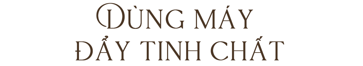 Dùng máy đẩy tinh chất là một trong những cách giúp mỹ phẩm thẩm thấu nhanh hơn và phát huy hiệu quả tối đa. Khám phá 5 tips từ Lixibox để dưỡng trắng và trị mụn hiệu quả, không phí tiền!