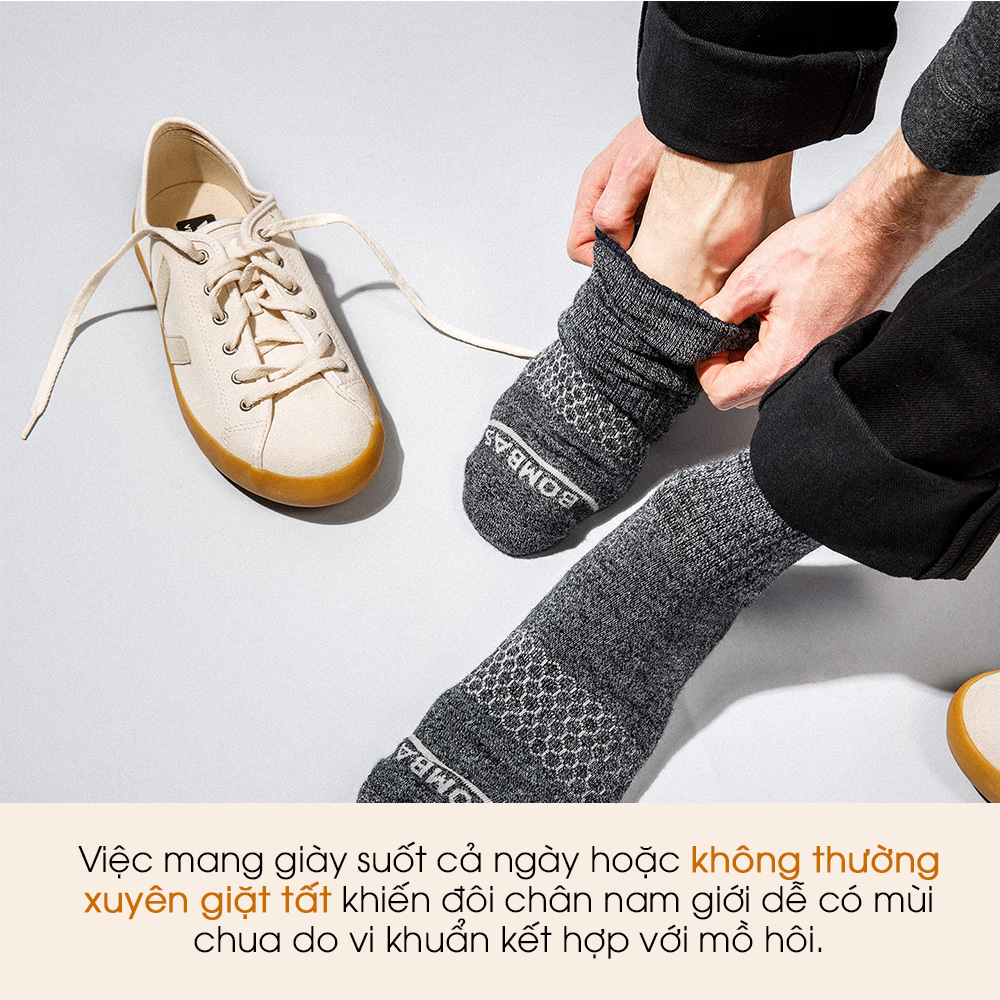 Việc mang giày suốt cả ngày hoặc không thường xuyên giặt tất khiến đôi chân nam giới dễ có mùi, chưa do vi khuẩn kết hợp với mồ hôi. Khám phá cách trị mùi hôi chân để tự tin hơn trong giao tiếp.