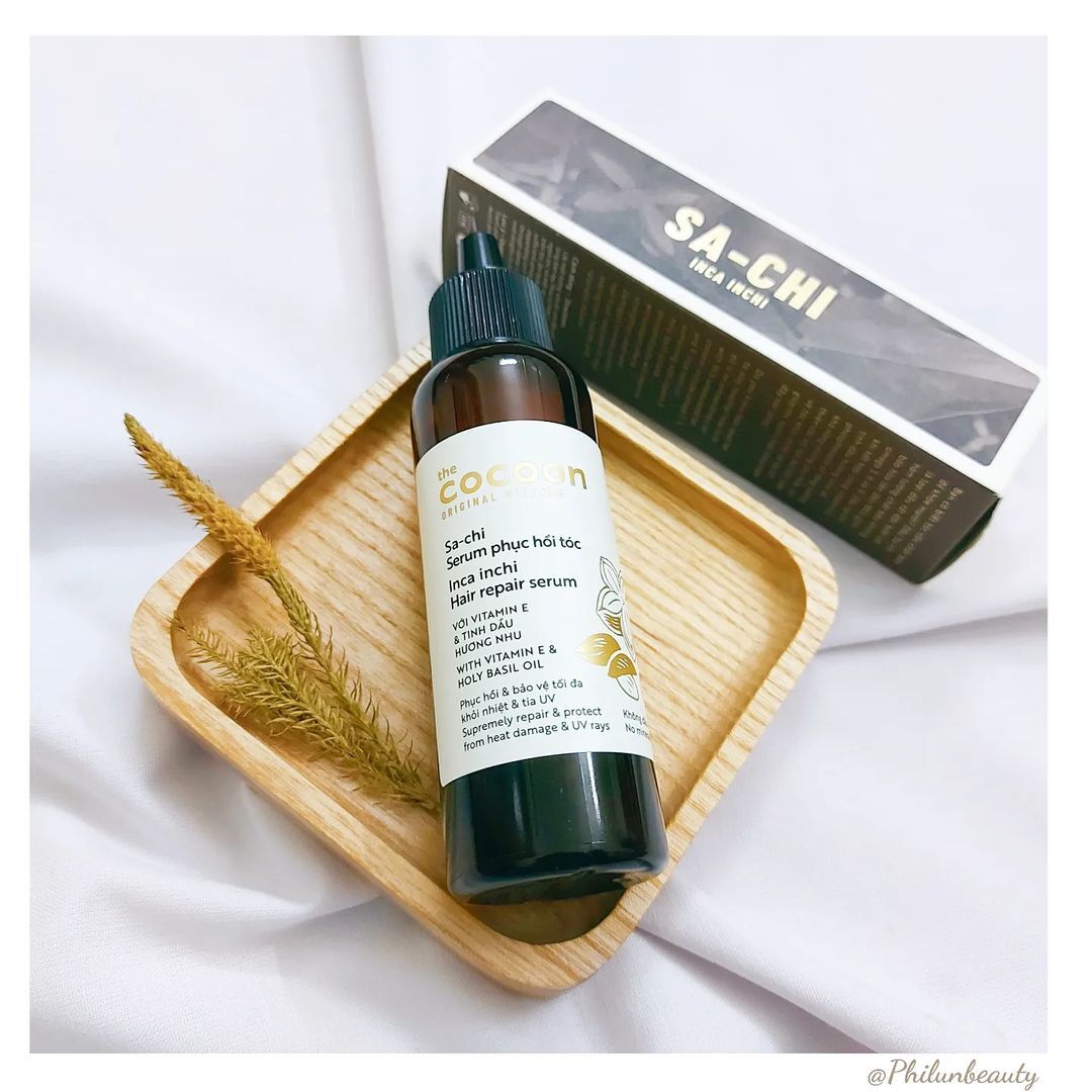 Serum phục hồi tóc Inca Inchi từ Cocoon, sản phẩm được Beauty Reviewer Phí Huyền Trang yêu thích, mang đến hiệu quả nhanh chóng sau khi sử dụng. Đây là sự lựa chọn hoàn hảo cho tóc hư tổn, với công thức dưỡng ẩm từ tinh dầu Sachi.