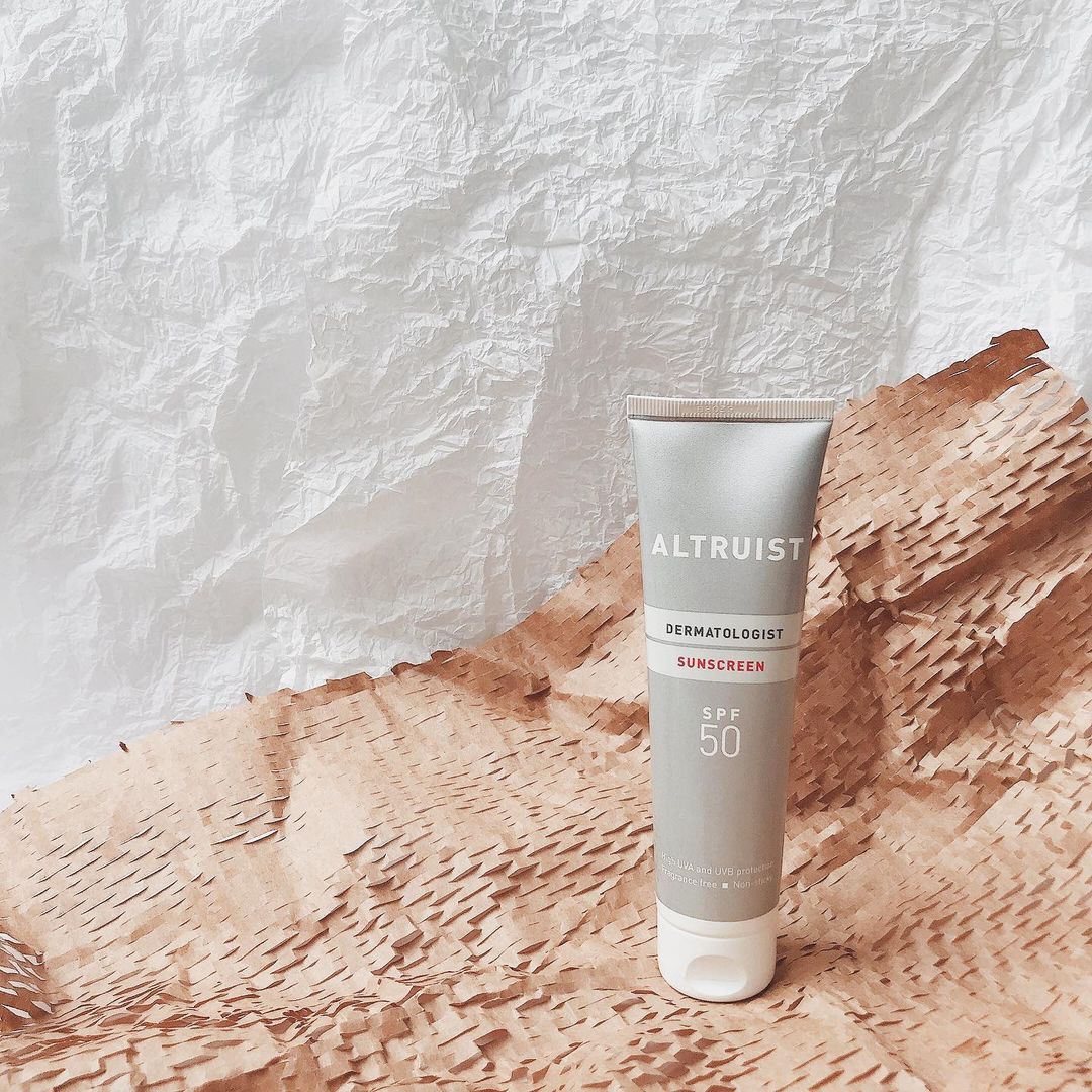 Kem chống nắng Altruist SPF 50 được nhiều beauty reviewer đánh giá cao. Bài viết này sẽ chia sẻ ưu nhược điểm của sản phẩm để giúp bạn quyết định có nên mua không.