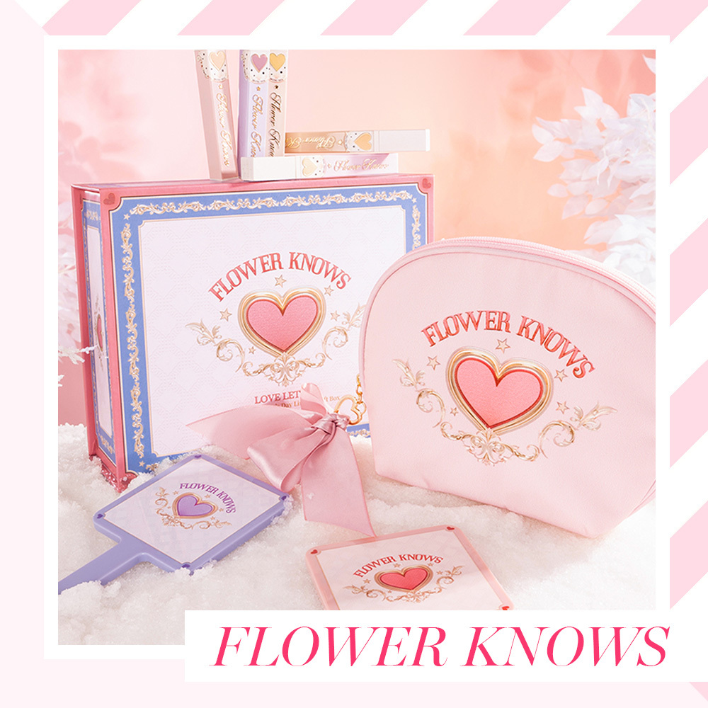 Hộp quà mỹ phẩm từ thương hiệu Flower Knows với thiết kế đáng yêu, bao gồm túi trang điểm, gương và các sản phẩm làm đẹp. Đặc biệt có GWP - quà tặng khi mua sắm, hấp dẫn cho các tín đồ làm đẹp tại Việt Nam.