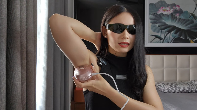 Triệt lông mát lạnh với HALIO IPL COOLING HAIR REMOVAL cùng Youtuber MiMi. Khám phá công nghệ triệt lông tiên tiến vừa nhanh chóng vừa hiệu quả, lý tưởng cho những tín đồ làm đẹp tại Việt Nam.
