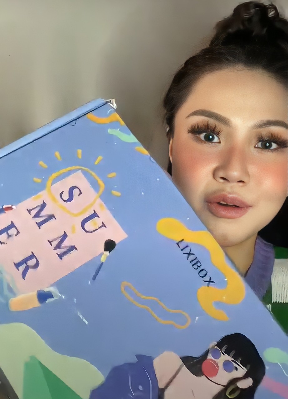 Duyên Trương và các tiktoker nổi tiếng như Minh Di, Chang Shu Gờ khoe quà tặng GWP từ Lixibox, thu hút tín đồ làm đẹp với các sản phẩm chính hãng và chương trình đặc biệt giá trị phần quà lên đến 3 triệu đồng.