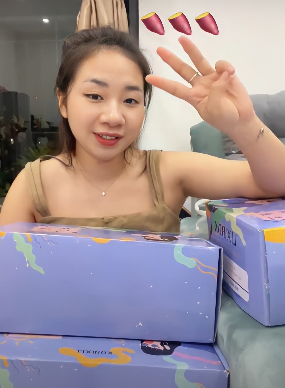 Duyên Trương và các tiktoker nổi tiếng như Minh Di, Chang Shu Gờ khoe quà tặng GWP miễn phí từ Lixibox. Chương trình quà tặng đặc biệt này giá trị lên tới 3 triệu đồng, diễn ra từ 29.7 đến 6.8, thu hút nhiều tín đồ làm đẹp.