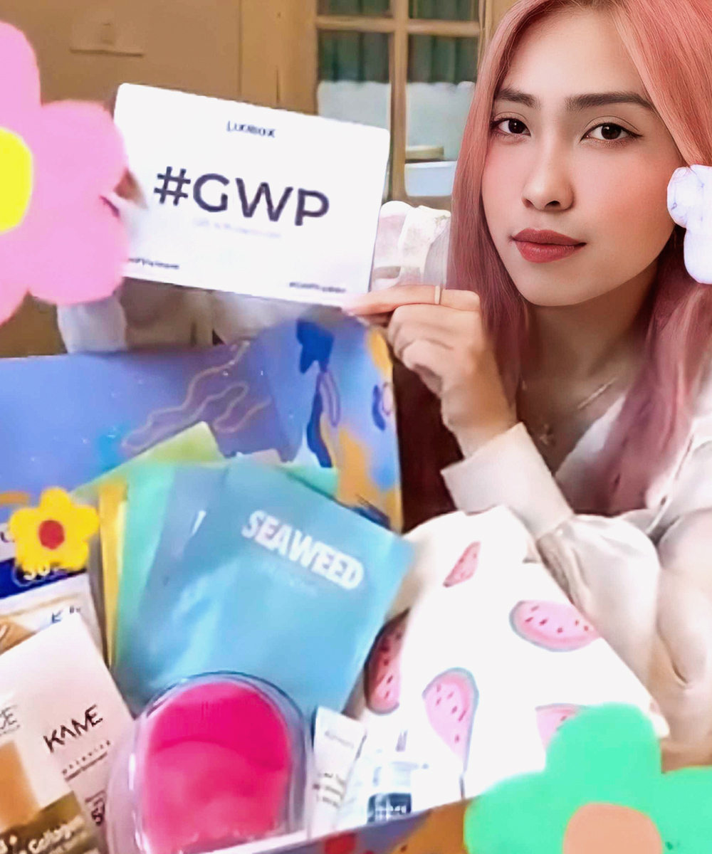 Loạt Beauty TikToker Anh Thư, Trinh Tây, Trang Ash khoe quà GWP từ Lixibox, khám phá bí kíp săn quà tặng hấp dẫn với chi tiêu tối ưu. GWP Lixibox mang lại trải nghiệm mua sắm thú vị với ưu đãi đặc biệt cho tín đồ làm đẹp.
