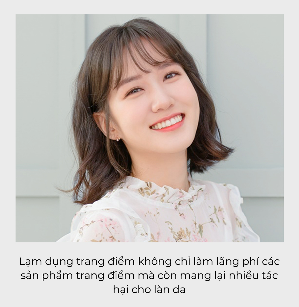 Nữ diễn viên Park Eun Bin với nụ cười tỏa sáng, chia sẻ mẹo chăm da trong bài viết về việc chăm sóc làn da từ "nữ luật sư kỳ lạ" Woo Young Woo, nhấn mạnh việc chăm sóc da cùng các bí kíp skincare thú vị.