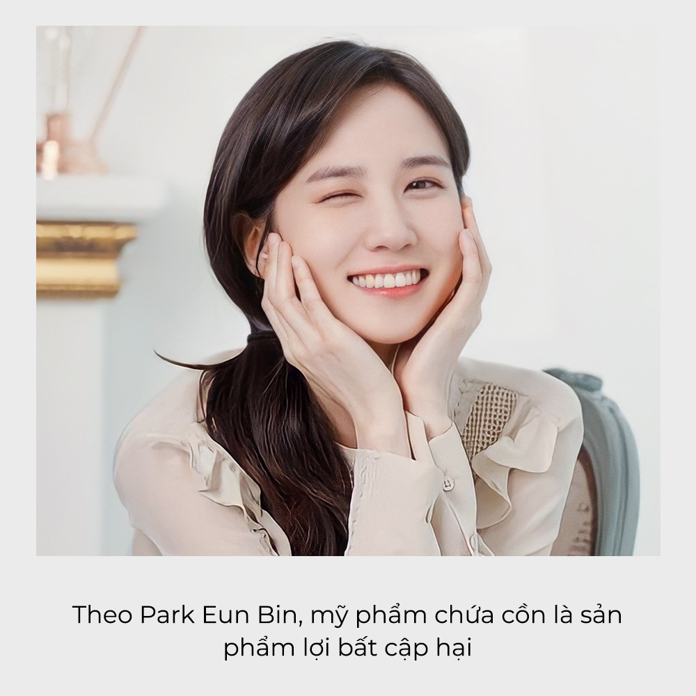 Park Eun Bin với nụ cười tươi, chia sẻ về mẹo chăm sóc da. Trong bài viết, khám phá 5 bí kíp skincare từ "nữ luật sư kỳ lạ" Woo Young Woo để có làn da mịn màng như cô. Học hỏi từ kinh nghiệm của nữ diễn viên Park Eun Bin!