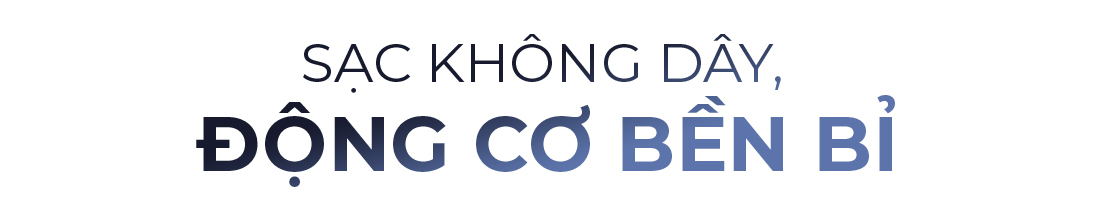 Bàn chải điện Halio Sonic Whitening Electric Toothbrush PRO kiểu dáng hiện đại với màu Midnight Blue, lý tưởng cho phái mạnh. Thiết kế đẹp mắt, sạc không dây, động cơ bền bỉ, hoàn hảo cho việc chăm sóc răng miệng.