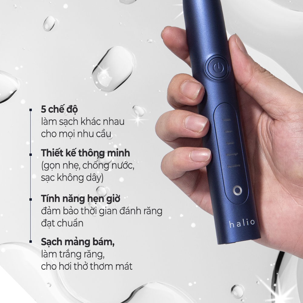 Bàn chải điện Halio Sonic Whitening Electric Toothbrush PRO với thiết kế sang trọng cùng 5 chế độ làm sạch, đang cầm trên tay, tạo cảm giác tiện lợi. Đây là sản phẩm lý tưởng cho chăm sóc răng miệng, giúp làm trắng răng và giảm vi khuẩn.