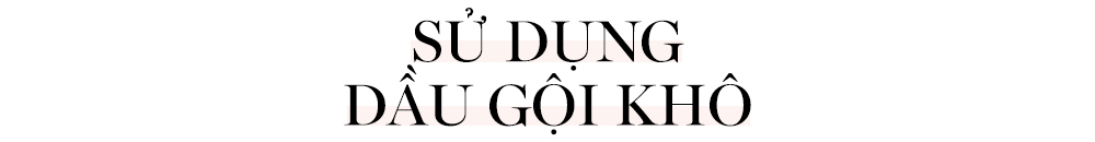 Sử dụng dầu gội khô là một trong những mẹo chăm sóc tóc hữu ích giúp trị tóc bết. Khám phá thêm về beauty tips và cách say bye tóc bết hiệu quả trong bài viết từ Lixibox Haircare.