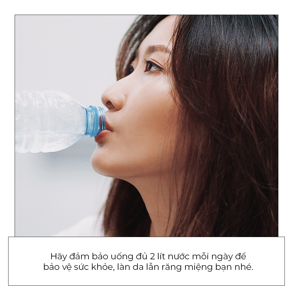 Hãy đảm bảo uống đủ 2 lít nước mỗi ngày để bảo vệ sức khỏe, làn da lẫn răng miệng bạn nhé. Bài viết khám phá 7 sai lầm phổ biến trong chăm sóc răng miệng mà nhiều người mắc phải, giúp cải thiện hiệu quả chăm sóc răng miệng với bàn chải điện và tăm nước Halio.
