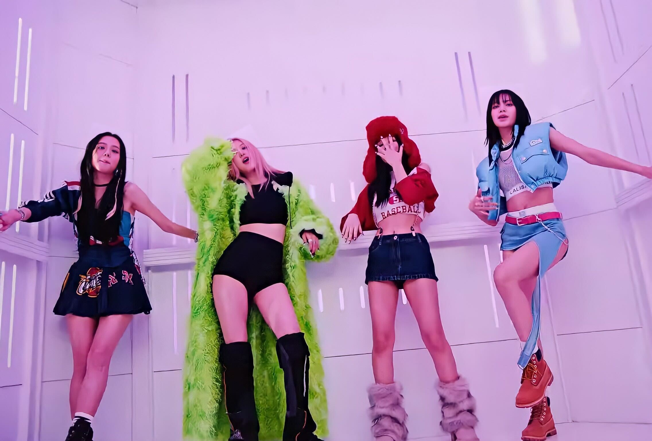 BLACKPINK ra mắt MV Shut Down với visual ấn tượng, tái hiện dấu ấn cá tính qua các hit cũ. Các thành viên Jennie, Lisa, Rosé và Jisoo thể hiện phong cách thời trang độc đáo trong album Born Pink.