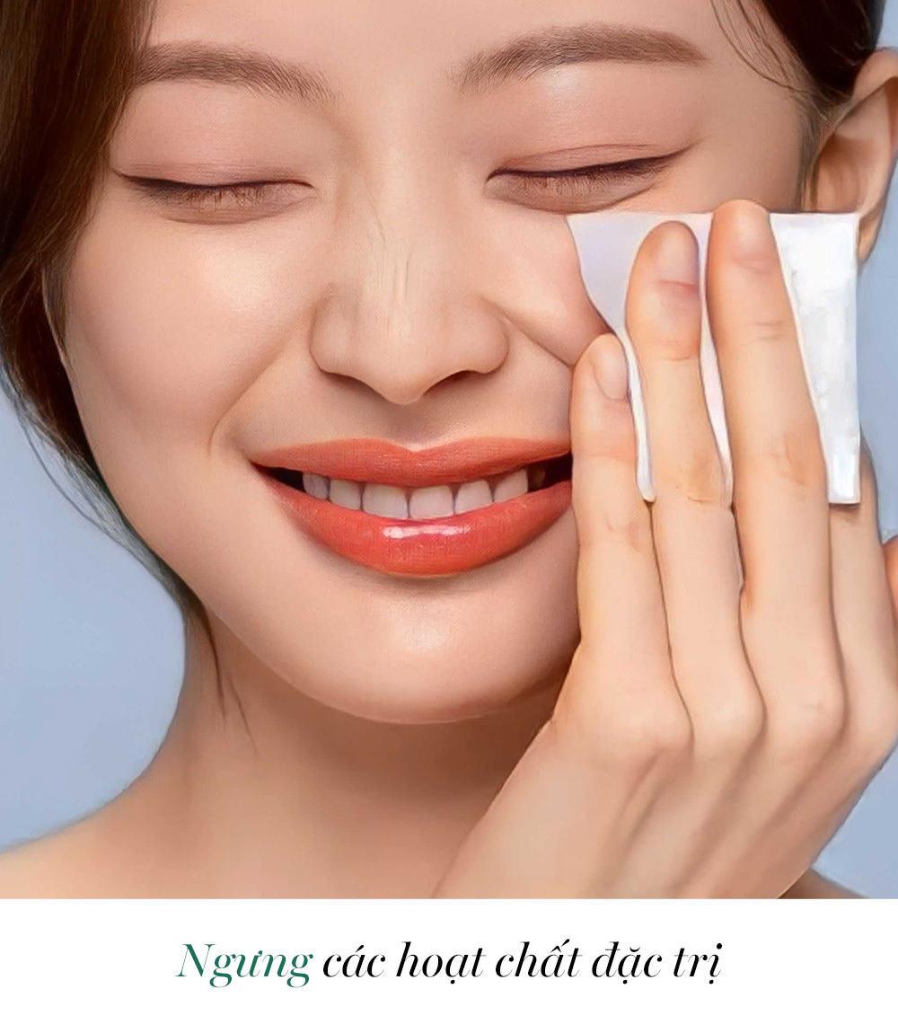 Cô gái vui vẻ sử dụng khăn sạch để chăm sóc da mặt. Bài viết khám phá nguyên nhân da kích ứng khi peel da tại nhà và các sai lầm phổ biến, cùng cách dưỡng da sau khi peel để đạt làn da khỏe đẹp an toàn.