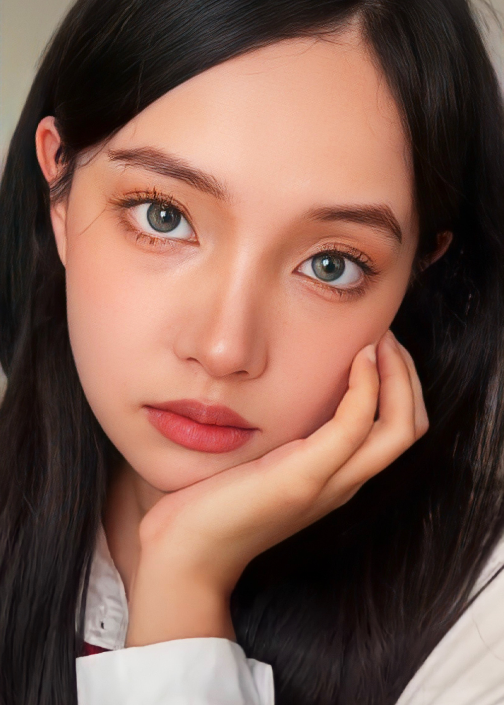 Trở lại trường với phong cách trang điểm nhẹ nhàng, Anh Thư hướng dẫn các bạn cách tạo makeup look hoàn hảo cho mùa tựu trường. Khám phá các mẹo trang điểm đơn giản, dễ thực hiện để bạn luôn xinh đẹp mỗi sáng!