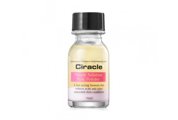 Sản phẩm Ciracle Pimple Solution Pink Powder, giải pháp cấp tốc cho nhan sắc ngày Tết. Với công thức mạnh mẽ giúp giảm mụn và các vấn đề về da, lý tưởng cho những ngày bận rộn chuẩn bị cho Tết.