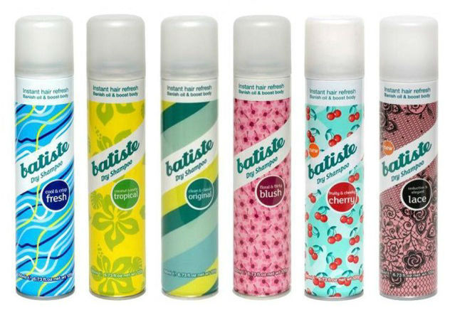 Bộ sản phẩm dầu gội khô Batiste với nhiều hương liệu khác nhau như trái cây, hoa và phong cách tươi mới, giúp làm sạch và tăng độ bồng bềnh cho tóc ngay lập tức, rất tiện lợi cho mùa Tết.