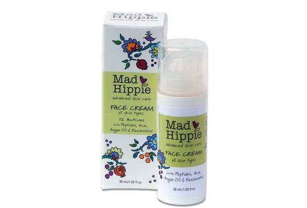 Bài viết chia sẻ bí quyết chăm sóc da đúng cách trong ngày Tết để giúp da không bị mệt mỏi, thiếu sức sống với sản phẩm kem dưỡng ẩm Mad Hippie, chứa peptide, axit hyaluronic và dầu argan.