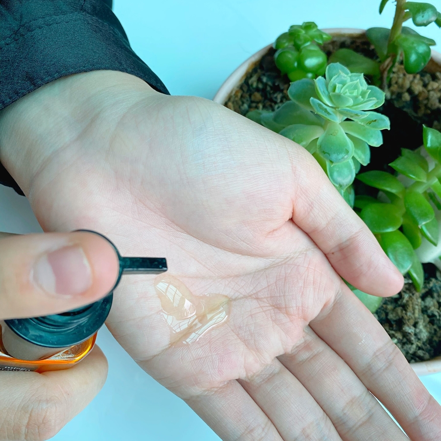 Chăm sóc tóc đúng cách với sản phẩm Cocoon và Mise En Scène giúp phục hồi tóc hư tổn. Nhận xét chi tiết về cách cải thiện tóc khô xơ từ một cô nàng thường xuyên tạo kiểu. Lixibox Review.