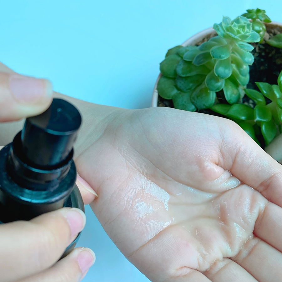 Bộ sản phẩm dưỡng tóc Cocoon và Mise En Scène nắm trong tay, giúp cải thiện mái tóc hư tổn từ việc tạo kiểu thường xuyên. Chăm sóc tóc đúng cách để có mái tóc mềm mượt và khỏe mạnh hơn.