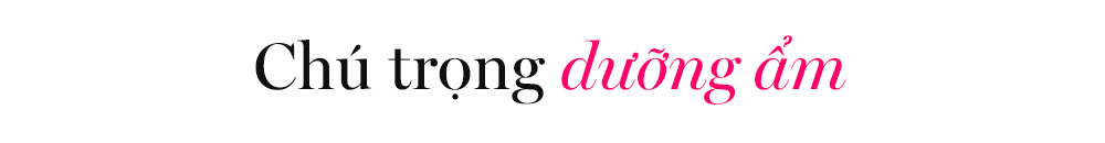 Chú trọng dưỡng ẩm là yếu tố quan trọng trong việc chăm sóc làn da hậu tiệc tùng. Tham khảo những bí quyết dưỡng da từ Lixibox để tránh lão hóa sớm và giữ gìn vẻ đẹp rạng rỡ.