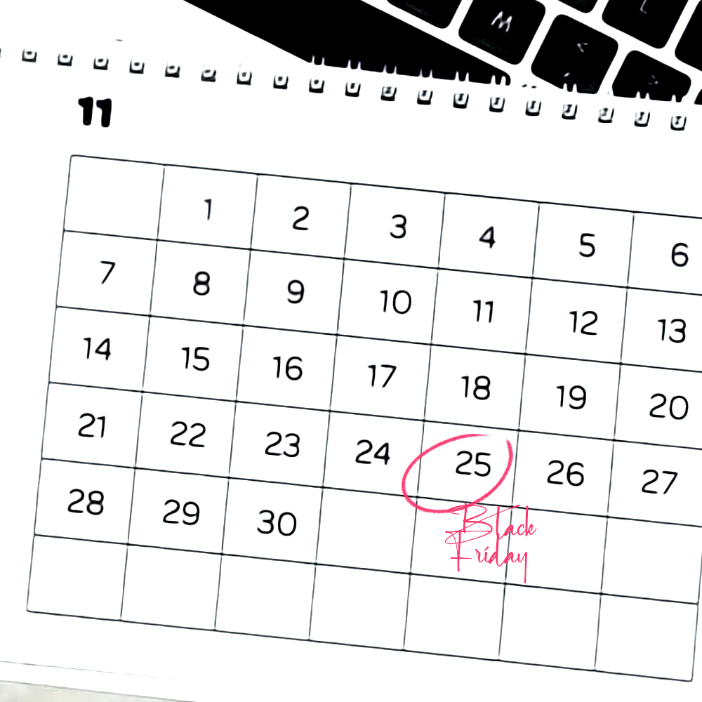 Lịch tháng 11 với ngày 25 được khoanh tròn, đánh dấu ngày Black Friday. Bài viết khám phá lý do người ta phát cuồng vào mùa mua sắm Black Friday và mẹo săn sale thông minh trên Lixibox.