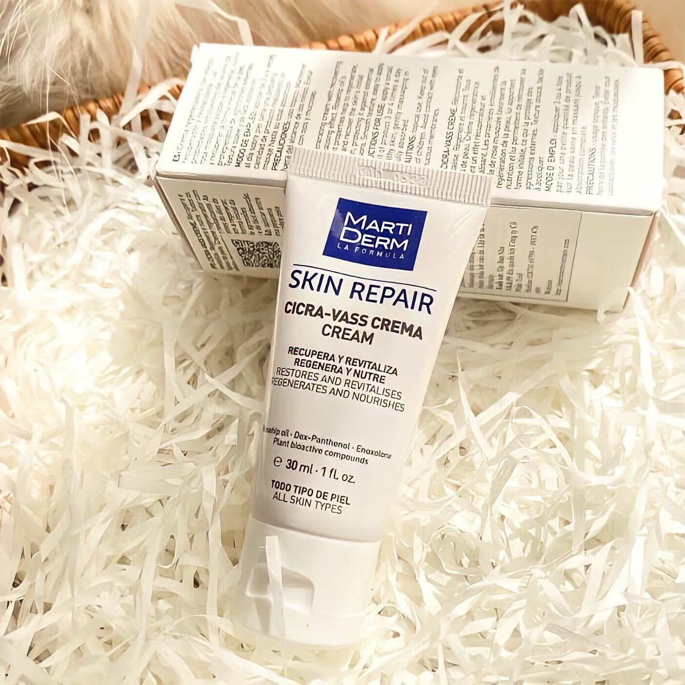 Kem phục hồi Martiderm Skin Repair Cicra Vass Cream giúp phục hồi da sau khi nặn mụn, giảm sưng tấy với Vitamin B5, dưỡng ẩm hiệu quả và hỗ trợ làm mờ thâm sẹo. Review chi tiết sản phẩm trên Lixibox.