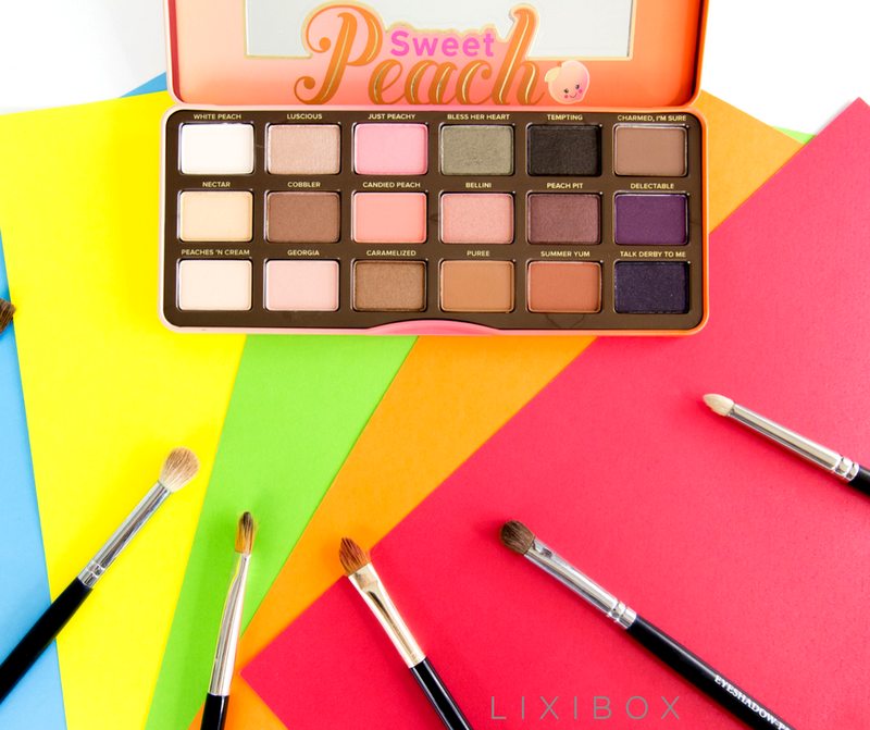 Bảng phấn mắt Sweet Peach với màu sắc đa dạng trên nền giấy màu nổi bật, gợi ý cho các tín đồ làm đẹp tìm kiếm bảng phấn mắt tốt nhất được giới làm đẹp công nhận.