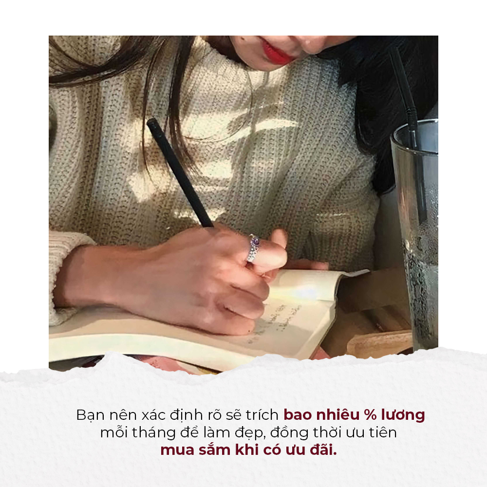 Bí quyết tiết kiệm khi mua sắm mỹ phẩm cho phụ nữ độc thân, khuyến khích xác định phần trích lương hàng tháng để làm đẹp và ưu tiên mua sắm khi có ưu đãi. Cùng khám phá cách tiết kiệm tiền hiệu quả với Lixibox!