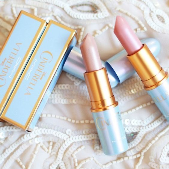 5 thỏi son "must-have" của mọi cô gái từ các thương hiệu cao cấp như Tom Ford, Charlotte Tilbury, YSL, và MAC. Lixibox khám phá xu hướng làm đẹp với những thỏi son không thể thiếu trong bộ sưu tập.