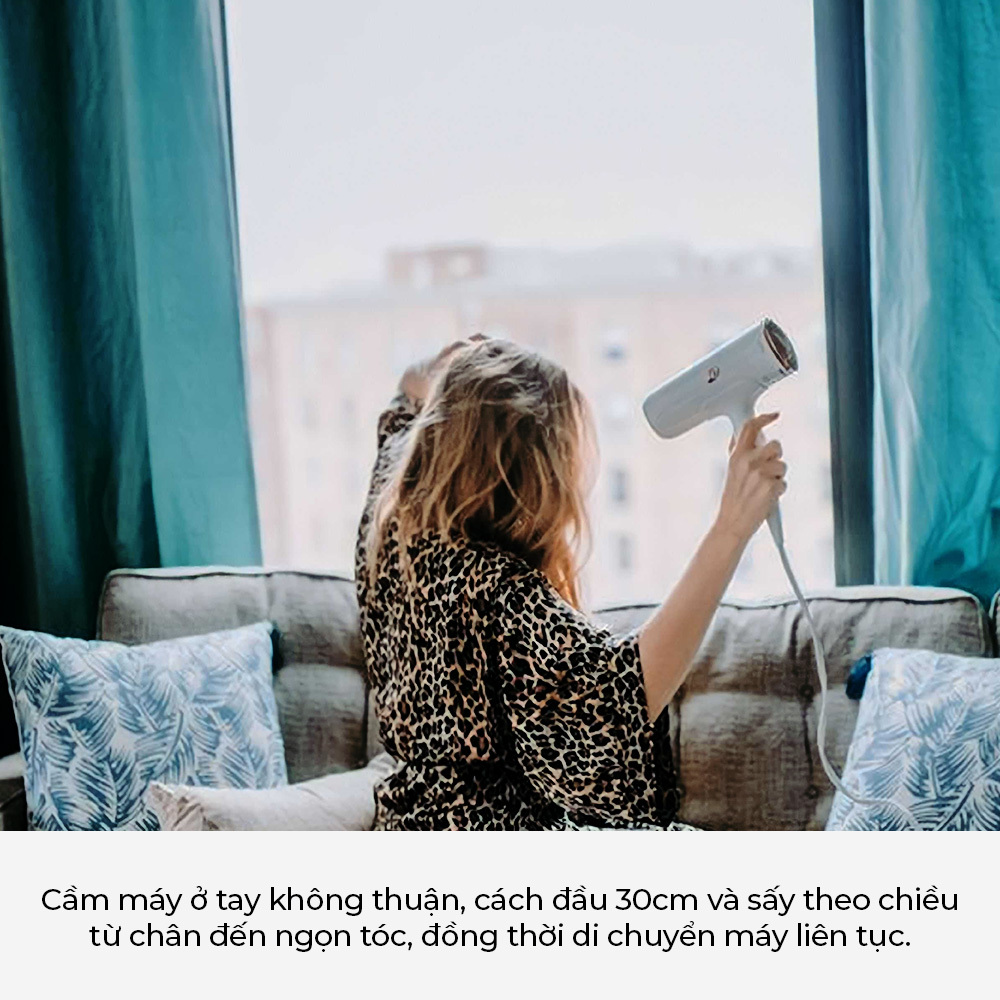 Bài viết "7 sai lầm khi sấy tóc bạn cần tránh" trên Lixibox hướng dẫn cách sử dụng máy sấy tóc Halio hiệu quả để tránh tình trạng tóc khô xơ, rụng và tăng tuổi thọ cho máy sấy.