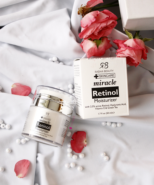 Bài viết "NHỮNG THÀNH PHẦN DƯỠNG DA" giới thiệu sản phẩm dưỡng ẩm Retinol Miracle của Radha Beauty. Đặc điểm nổi bật bao gồm 2,5% Retinol hoạt tính, Axit Hyaluronic, Vitamin E và trà xanh, giúp cải thiện tình trạng da với thành phần tự nhiên.
